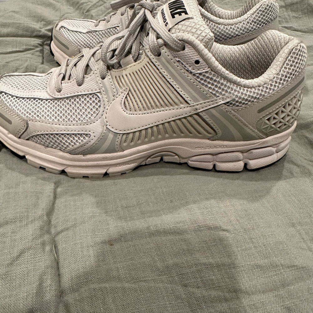 Nike Vomero 5